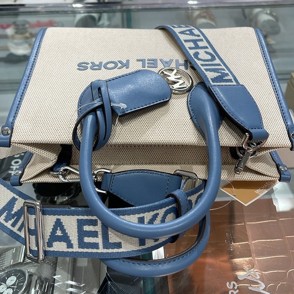 Michael Kors Mirella Small Shopper Top Zip Logo Crossbody XBODY Bag MK
Denim
NWT - Picture 12 of 16